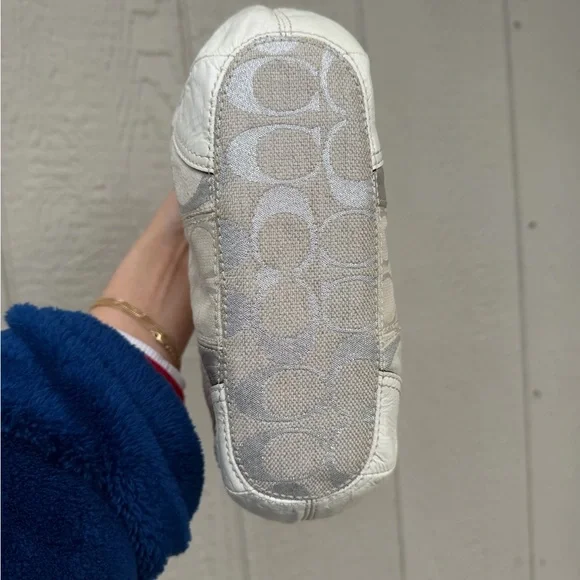 Y2K Coach Metallic Silver and withe Shoulder Bag 13495 - Picture 4 of 9